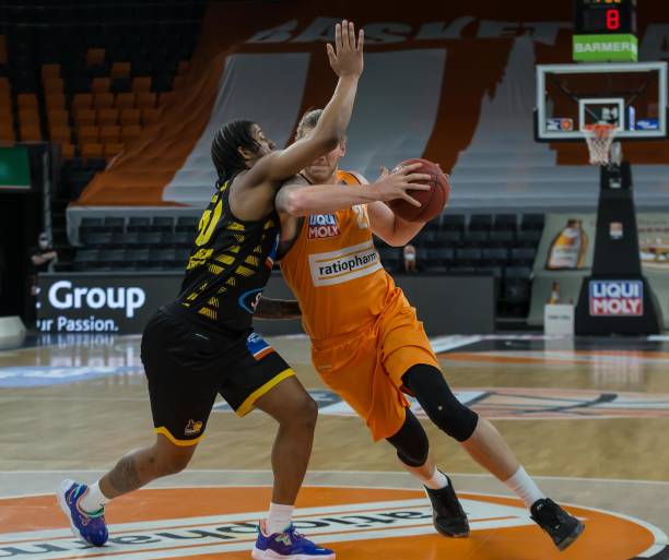 也考验着她 也考验着她